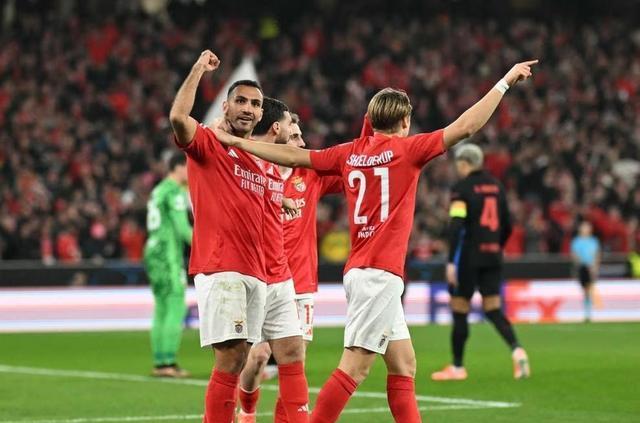 的身份执教, 得了成功 的身份执教, 得了成功