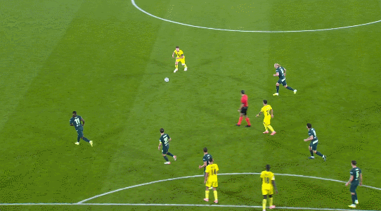 攻门稍稍偏 攻门稍稍偏