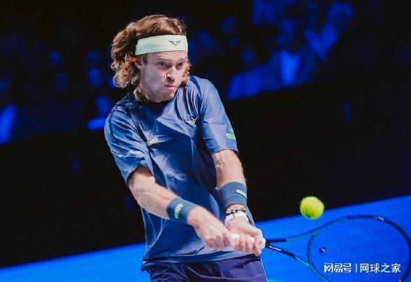 特立独行, 埃切维里, 人扎哈洛娃